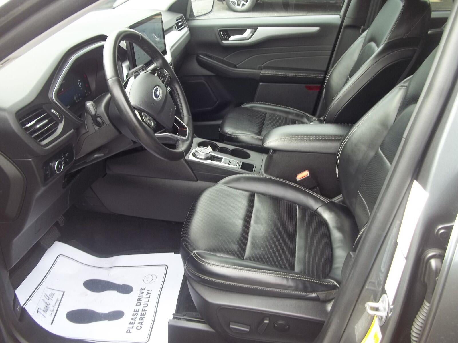 2024 Ford ESCAPE Platinum