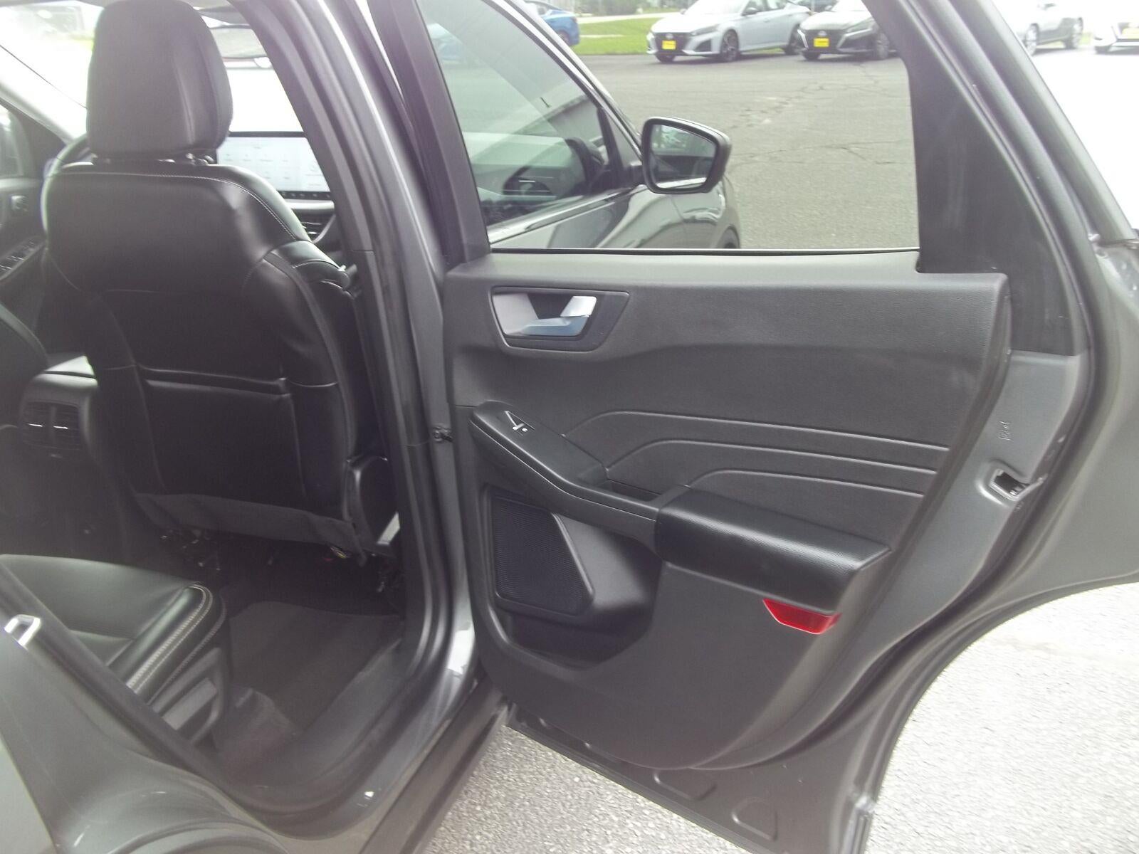 2024 Ford ESCAPE Platinum