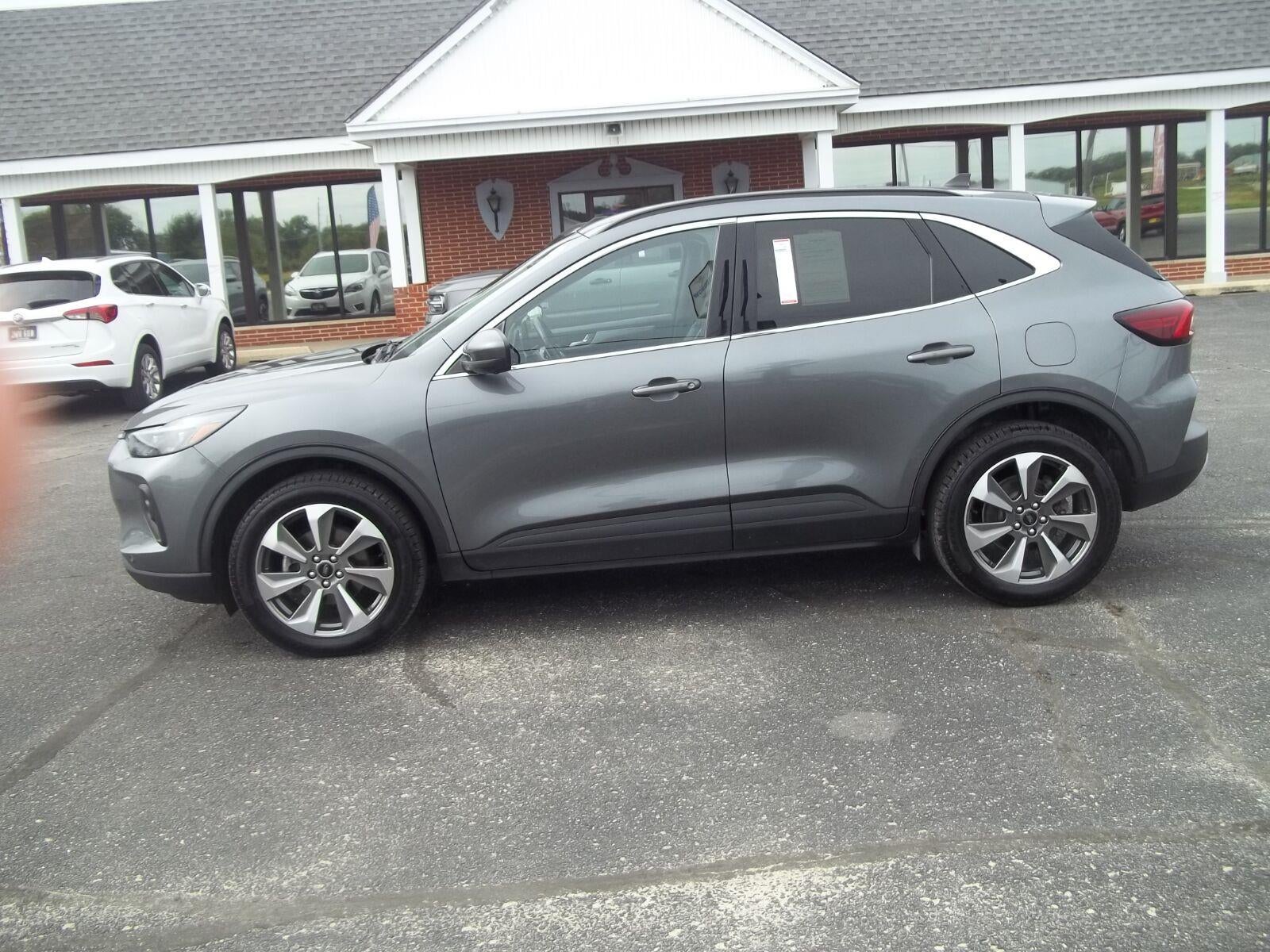 2024 Ford ESCAPE Platinum