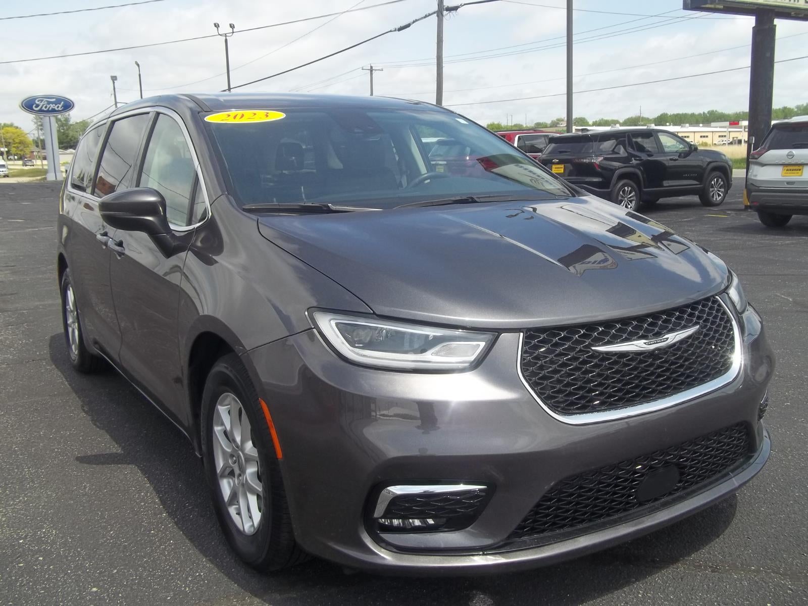 2023 Chrysler Pacifica's photo