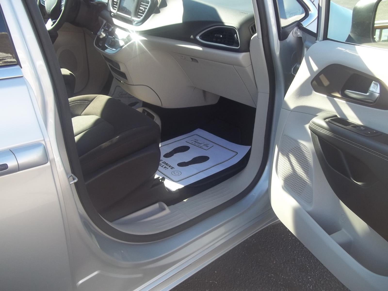 2024 Chrysler Voyager LX