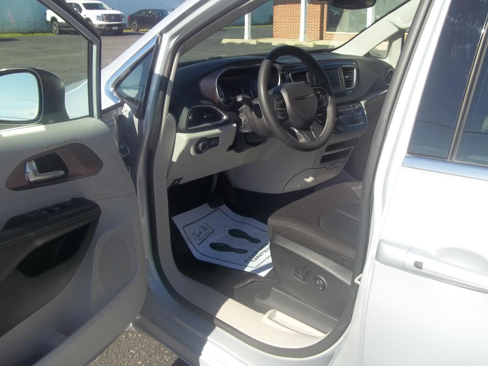 2024 Chrysler Voyager LX