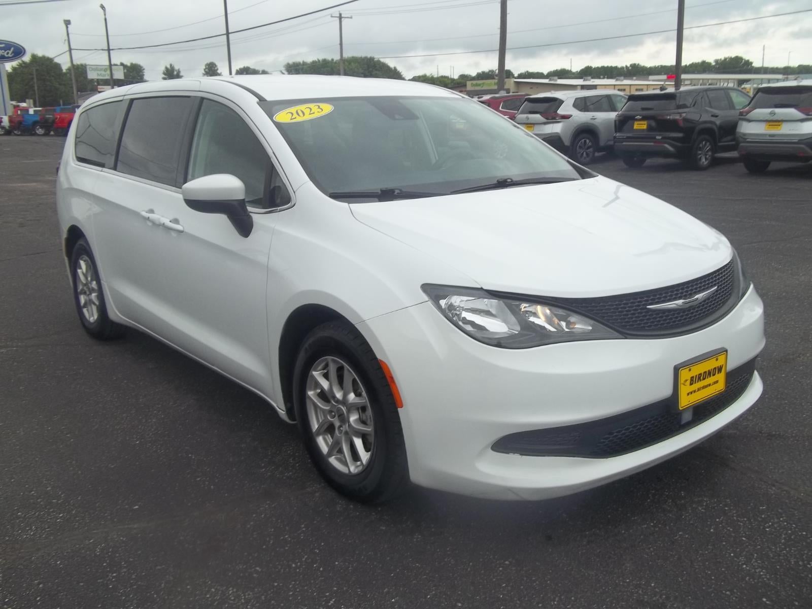 2023 Chrysler Voyager LX