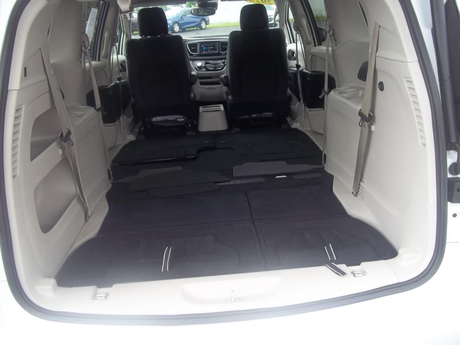 2023 Chrysler Voyager LX