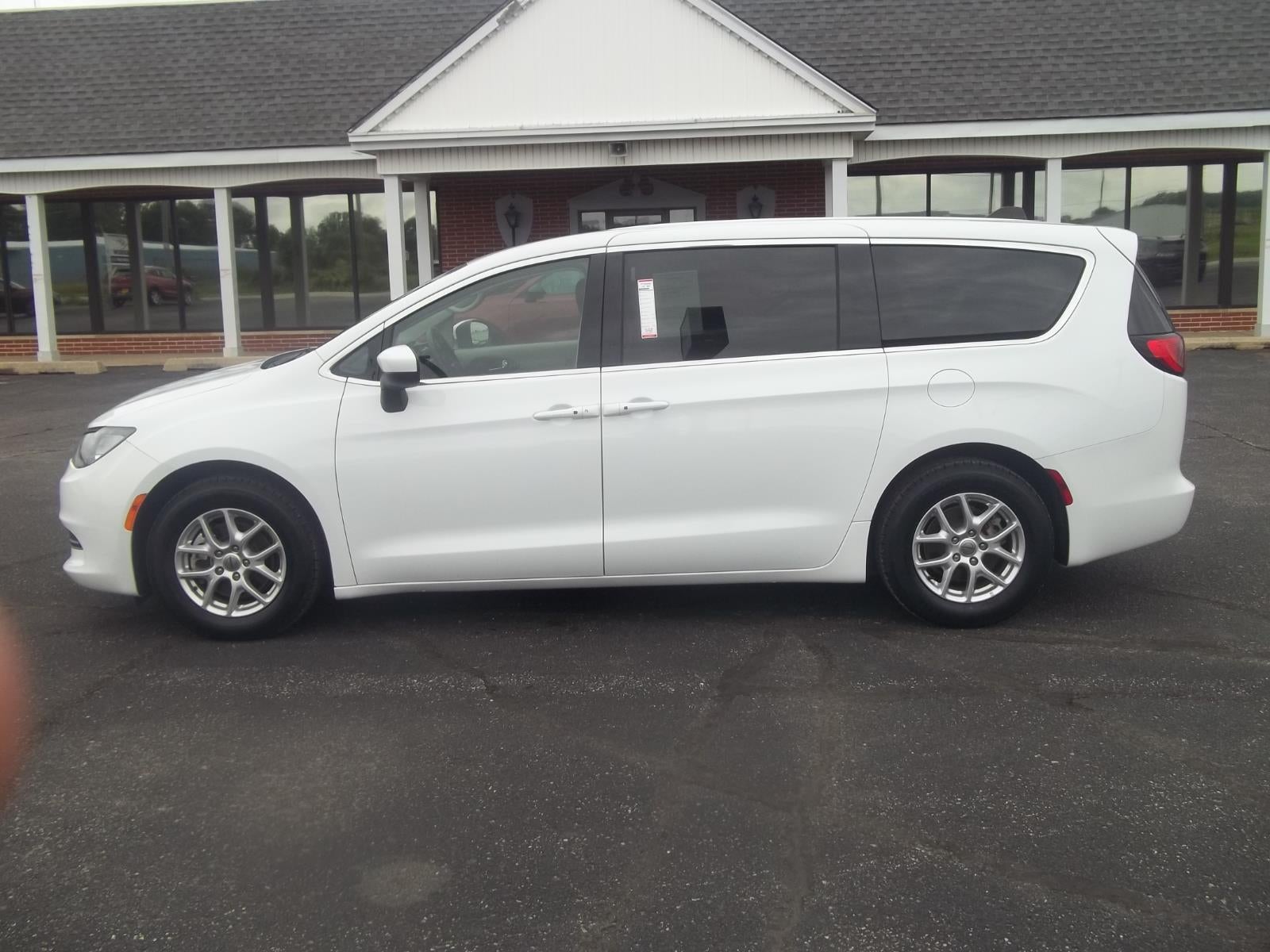 2023 Chrysler Voyager LX